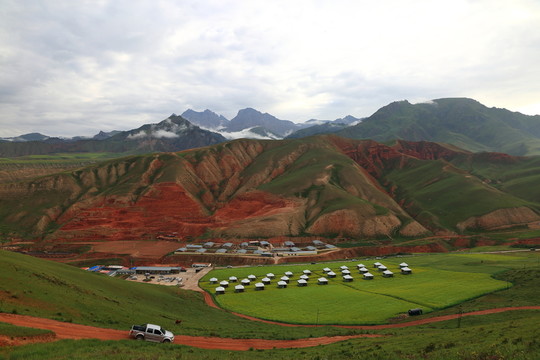 卓爾山