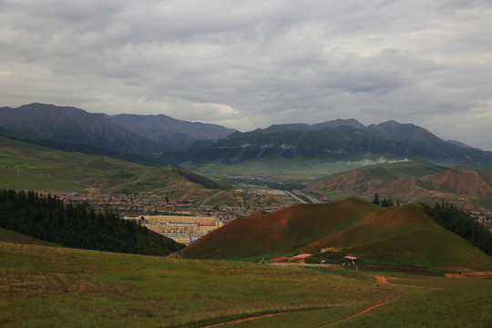 卓爾山