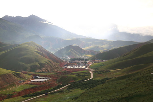 卓爾山