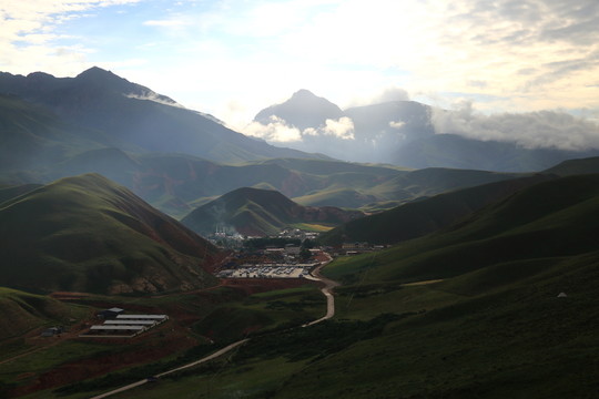卓爾山