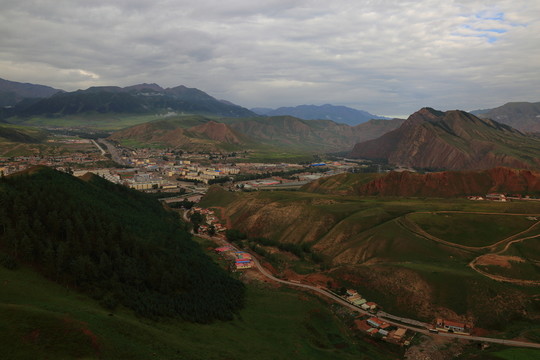 卓爾山