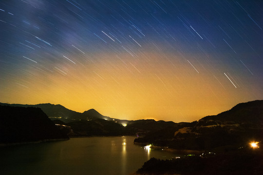 飛云湖星空映古村