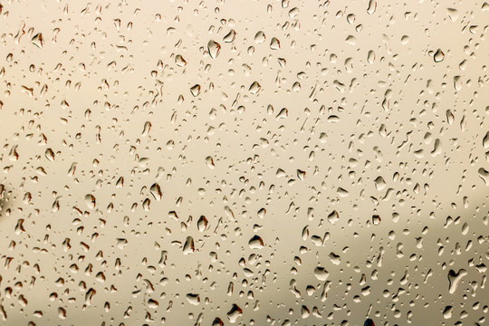 玻璃雨水
