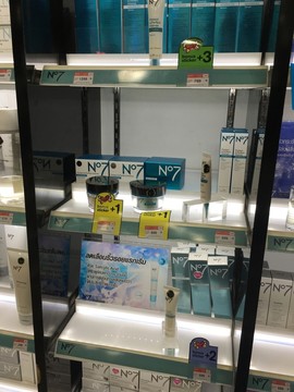 泰國(guó)boots貨架
