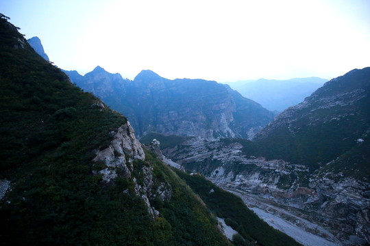 山峰峽谷