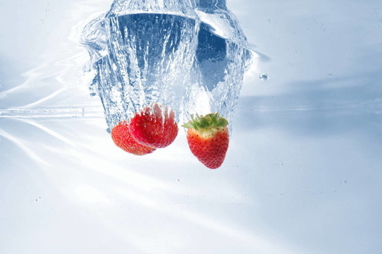 在水strawbarry水果