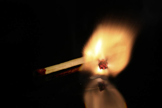 火柴燃燒