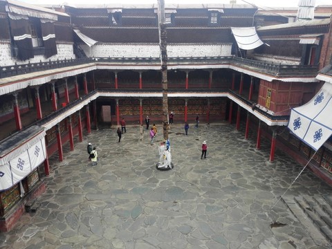 扎什倫布寺辯經(jīng)場