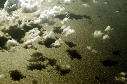 海洋上空的云