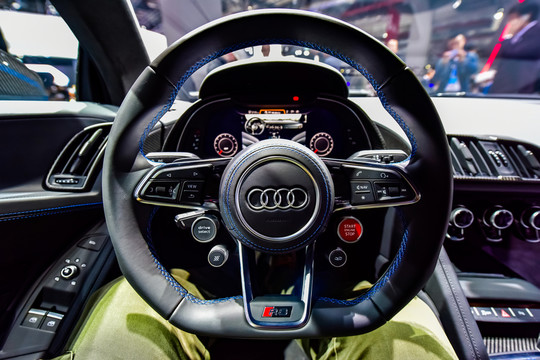 轎車方向盤