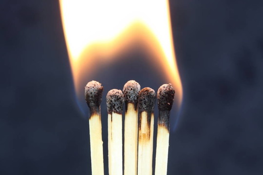 火柴點(diǎn)燃