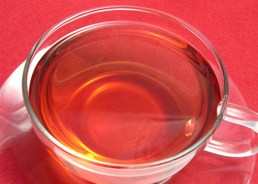 一杯茶與玫瑰茶墊