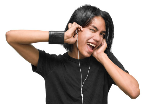 朋克少年享受音樂