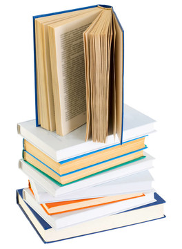 白色背景書籍封面上的金字塔