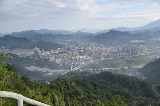 遠(yuǎn)山云海