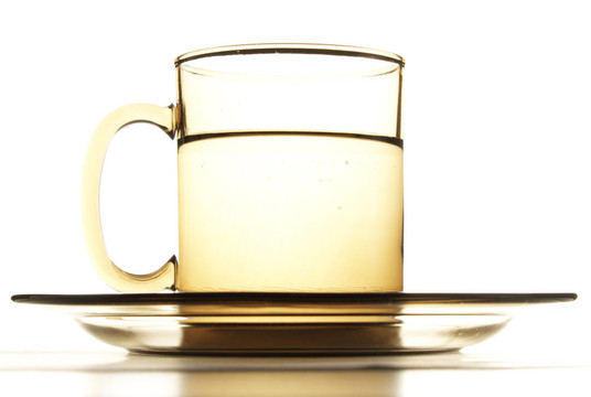 帶水的玻璃杯