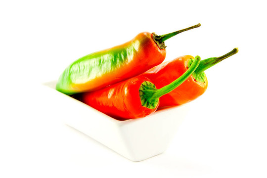 在一個白色的碗Chillis