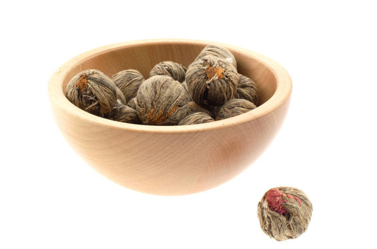 在一個木碗荔枝茶