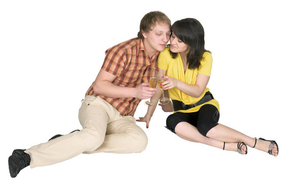 女孩和男人喝香檳