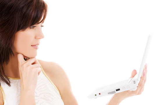 帶筆記本電腦的女人