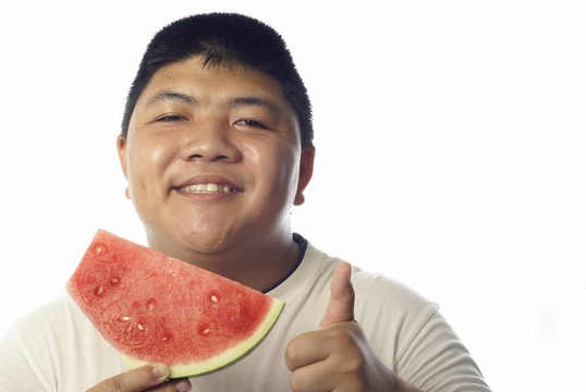 亞洲男人高興與西瓜
