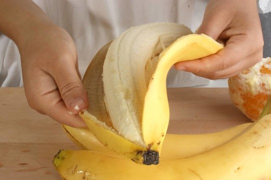 準(zhǔn)備做一個(gè)fruitsalad水果