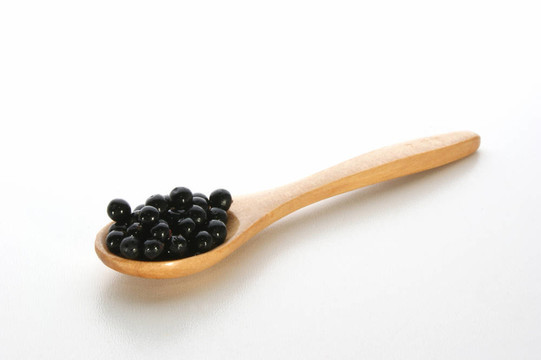 在一個(gè)木勺子接骨木