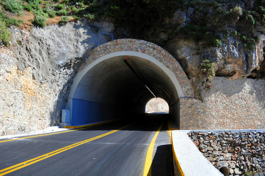 山隧道