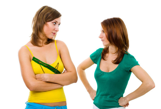 兩個(gè)女人的朋友有一個(gè)爭(zhēng)論