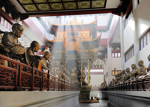 靈隱寺的大廳