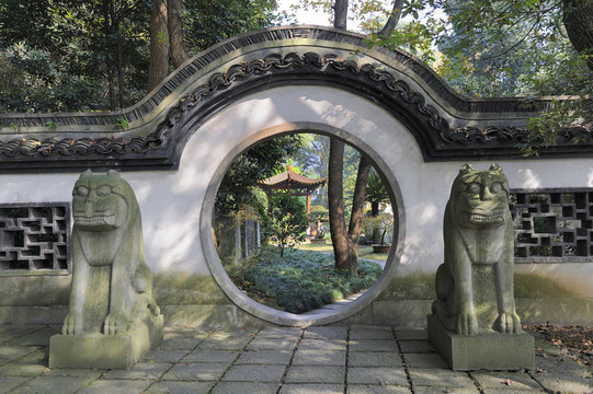 在六和寺的花園