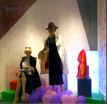 女裝專(zhuān)賣(mài)店櫥窗