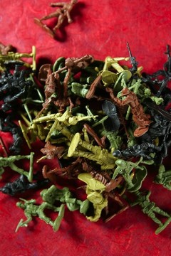 塑料玩具戰(zhàn)爭(zhēng)士兵的隱喻