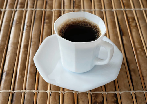 一杯黑咖啡