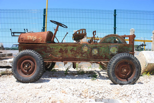 被遺棄的Rusty Car