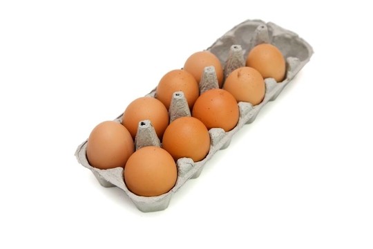 在一个纸盒中分离出九个褐色鸡蛋