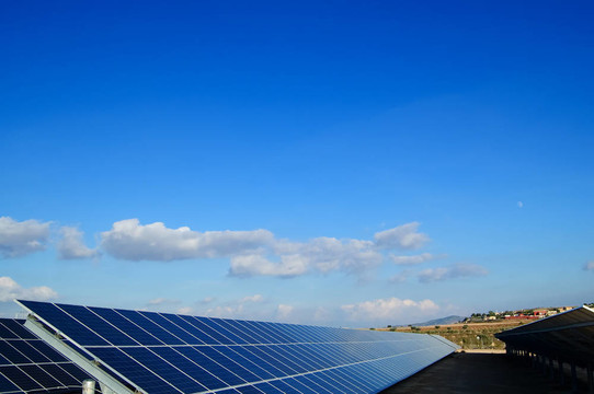 太陽能發(fā)電廠。
