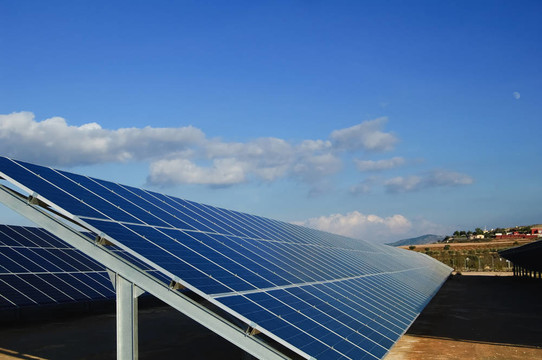太陽能發(fā)電廠。