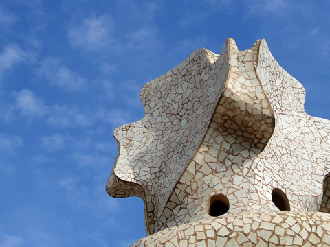 Casa Mila上十字架；巴塞羅那；西班牙