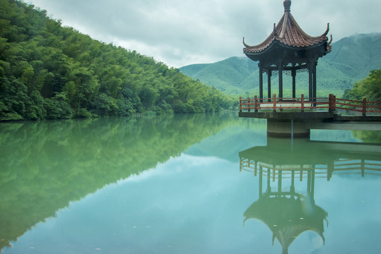 水面亭子