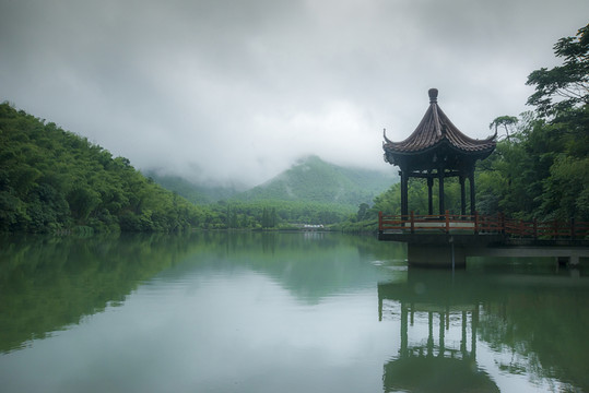 水面亭子