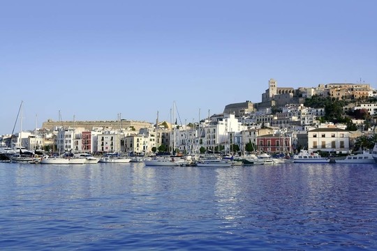 伊比萨岛港在地中海