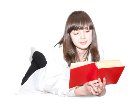 讀書的女孩