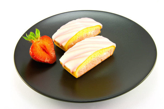 兩個(gè)草莓片