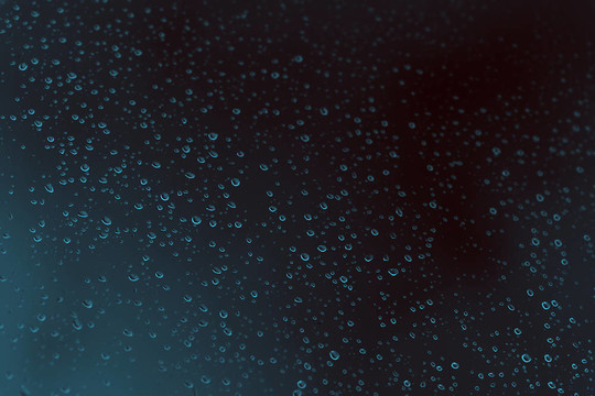 窗戶上的雨滴