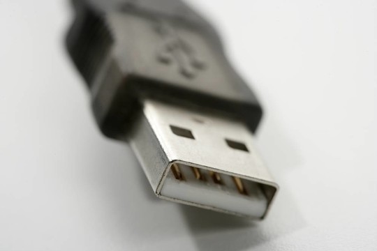 USB連接宏觀特寫白色