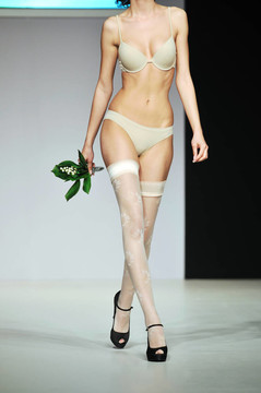 時(shí)裝秀的女人uderwear