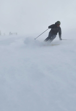 納人滑雪