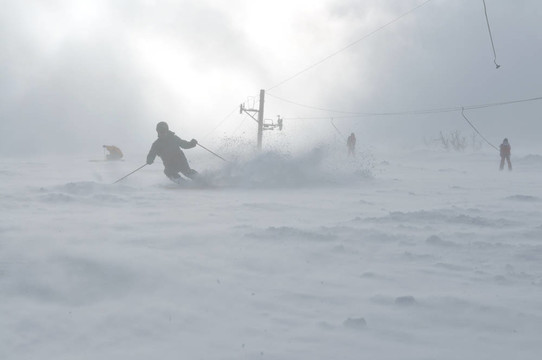 納人滑雪