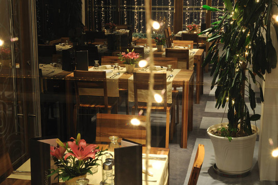 豪華現(xiàn)代室內(nèi)餐廳